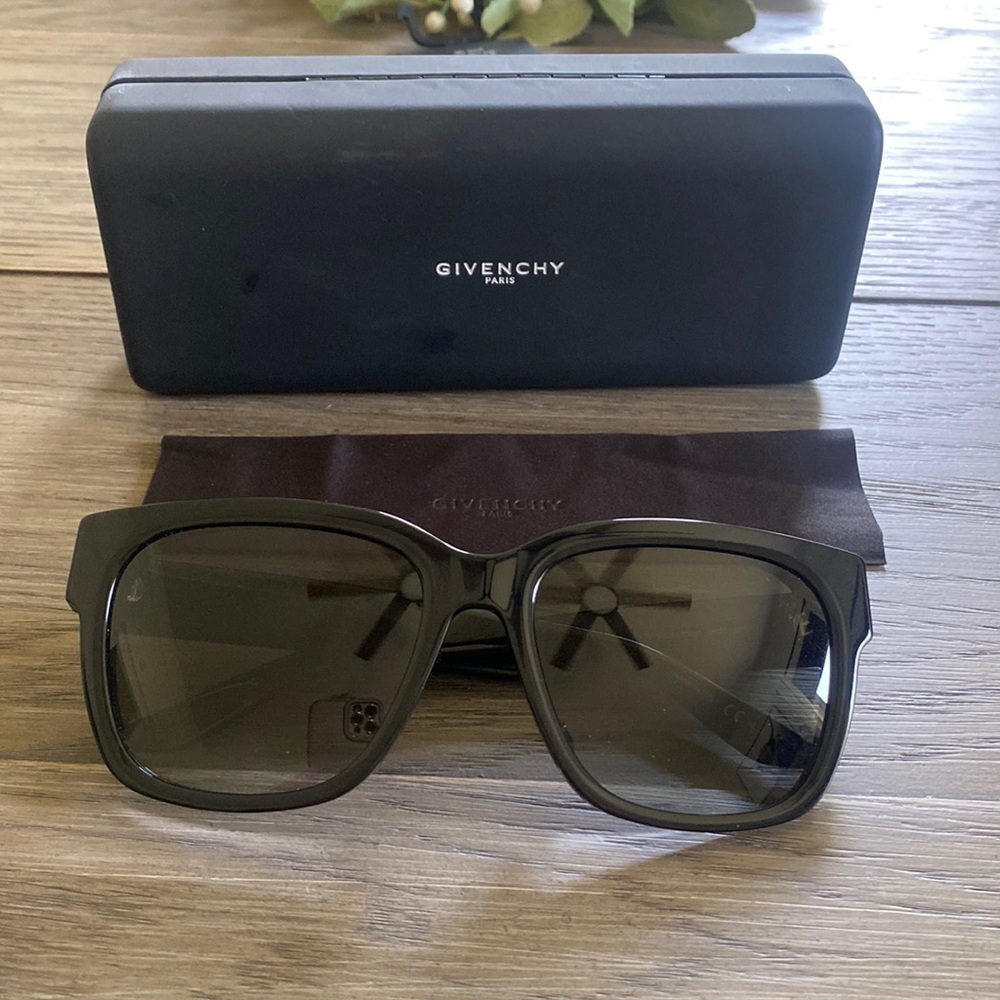 Sunglasses. Givenchy Large square frame